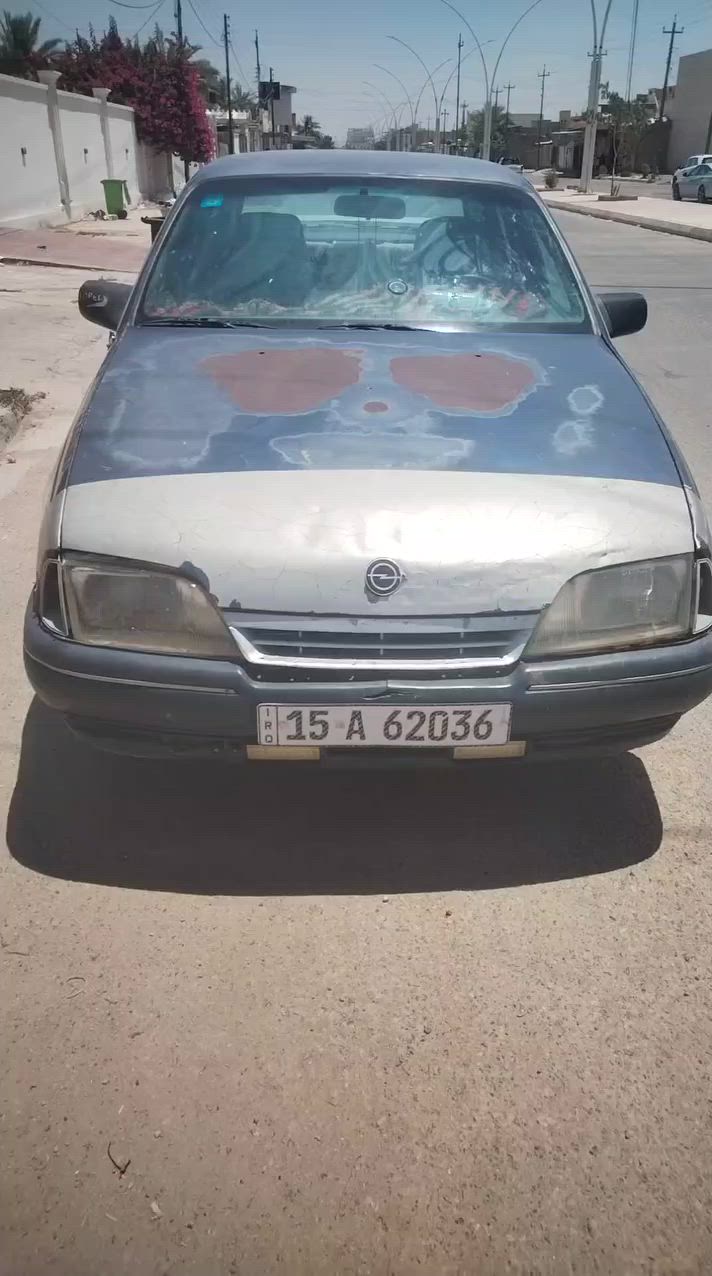 #للبيع اوبل اوميكا ١٩٨٨ نضيفه وترايك وين متريد ناقصه بس صدر وصفحه مشخووطه ع طوول معدله بس ما مصبوغه مكفوله من الصبغ رقم جديد وهزه جديد سعره ٢٠ ورقه مكانه الرمادي مستعجل ع بيع ***********

