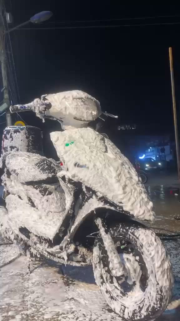 سلام عليكم ماكس مضلع حديث دراجه حلوه بيه ويل و صالنصه   و دمام وغراضه البلاديه وياه كامله تجي شغل و تطلع السعر ٦٥٠ وبيه مجال وإذا اكو مرواس بسكنس أو ماكس المكان بغداد البياع رقم ***********
