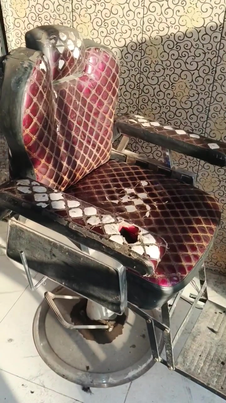 السلام عليكم 

كرسي ملكي للبيع نظيف كلش الجك شغال 
يحتاج فقط ترتيبات 
تريده للحلاقه تريده لمكتب معين 
***********
