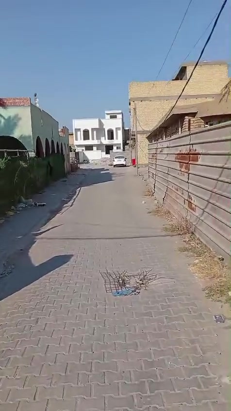 دار للبيع المساحة ٤٠٠ م يحتوي صاله استقبال كبيره غرفتين نوم حولي كبير مطبخ مفصول صحيات منور على طول البيت كراج كبير وحديقه نقص ستاره وشتايكر العنوان الدوانم وراء السكه شارع بيت عنيد الاتصال على الأرقام التالية 
***********
***********
السعر على الخاص
