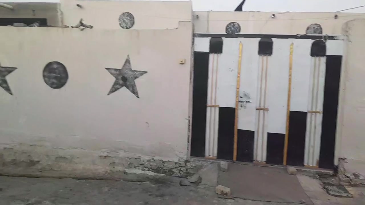 بيت البيع المساحة 250متر البيت زراعي قرب الصفاء مال الرفاعي قريب على الشارع العام البيت جاهز السكن غرفتين وستقبال ومطبخ وصحيات وصالة البيت جديد رقم ***********
