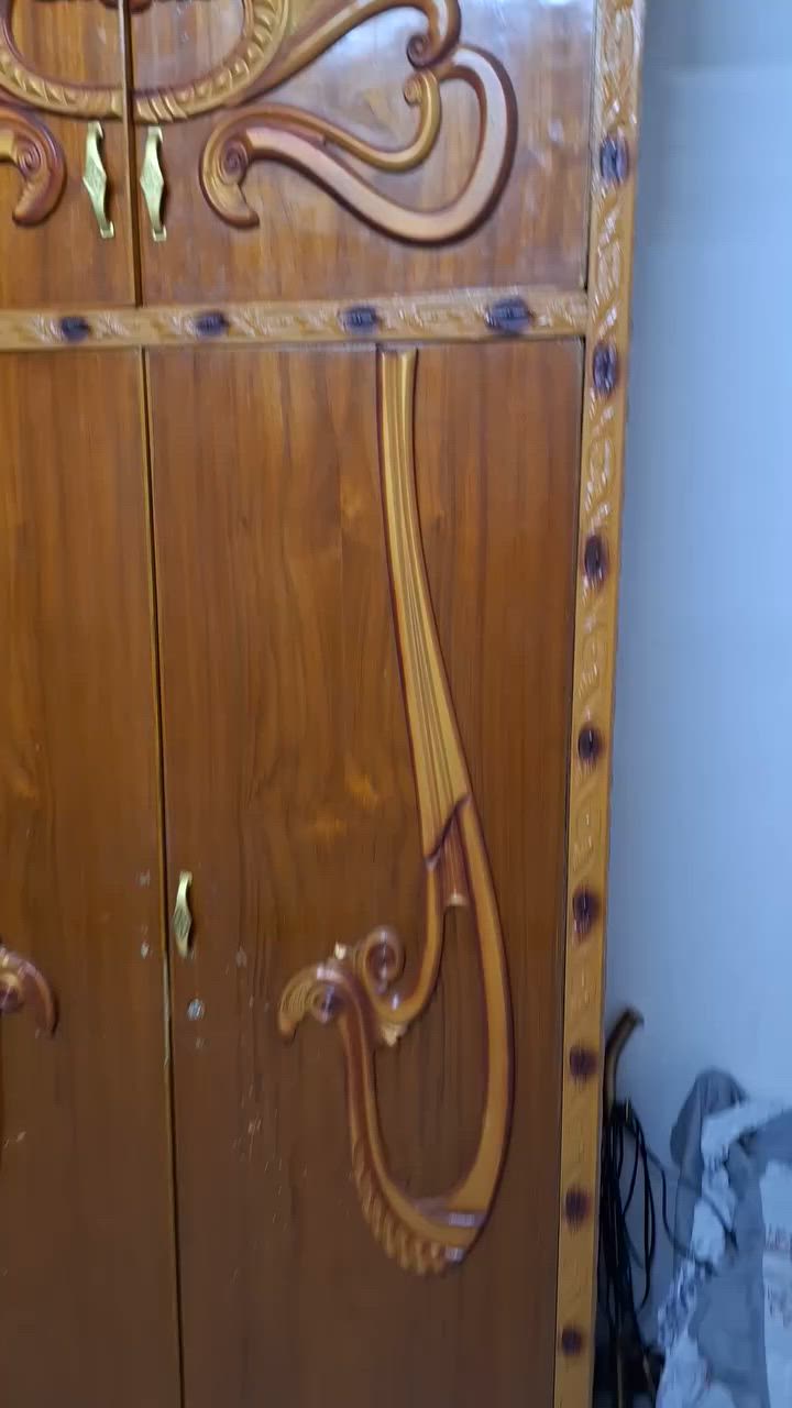 السلام عليكم متوفر كنتور وصومية جرباية الكنتور عرض ٣٣٠سم وارتفاع ٢٦٠سم مالت الجرباية متر ونص عرض وطول مترين مكاني البنوك ***********
