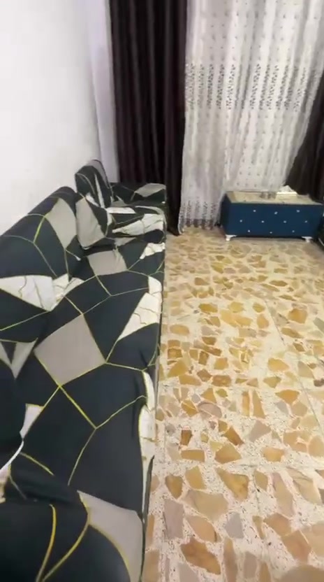 طخم 10 مقاعد وبي 3 كراسي اضافية السعر 225 الف بغداد مقابل مرور الطوبحي ***********
