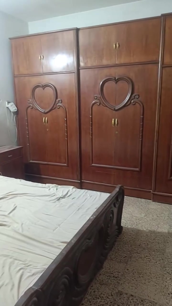 سلام عليكم 
غرفه نوم للبيع خشب صاج حطاطه الغرفه نضيفه 
السعر 750 بيه مجال بصيط
رقم الهاتف***********
