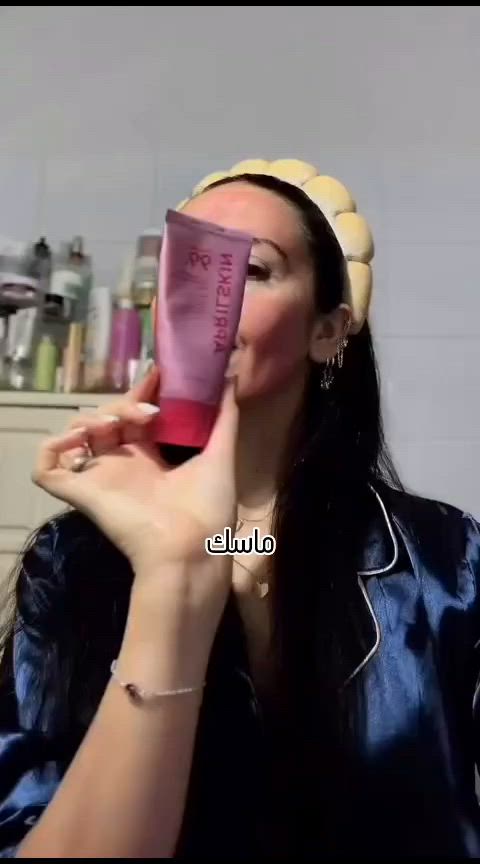 ماسك APRILSKIN TXA Niacinamide 99 Night Wrapping Mask
إذا تعبتي من البقع، الكلف، والتصبغات وعدم توحّد لون البشرة، فهذا الماسك الليلي هو الحل المثالي إلك 🌸
ماسك علاجي 🌿🌿🌿
✔️ نياسيناميد 5% يوحّد لون البشرة، يقلل المسام، ويعطي نضارة واضحة
✔️ مدعّم بـ الكولاجين لشد البشرة وتحسين مرونتها
✔️ سيرامايد NP يقوّي حاجز البشرة ويحافظ على ترطيبها
✔️ حمض الهيالورونيك يرطّب بعمق ويمنع الجفاف
فوائد الماسك:
✨ تفتيح ملحوظ وتوحيد لون البشرة
✨ تقليل البقع الداكنة والكلف وآثار الشمس
✨ ترطيب عميق ونعومة من أول استخدام
✨ بشرة مشدودة، صحية، وممتلئة
✨ مناسب لكل أنواع البشرة حتى الحساسة
المنشأ كوريا الأصلي 🇰🇷🇰🇷

السعر 13

#viral #explore #اكسبلورر_العراق_جديد_حيلو_مميز_مشاهير_بــيسات_صور_كسبلور_صدريات_مسيقى_كسبلور_حيدر_شهره_ابداع_تألق_كسبلور_بشير_شو_البصره_عل #ماسكات #مكياج_عراقي


**إذا كنت صاحب هذا الإعلان وتريد حذفه لأي سبب، رجاءا أرسل رسالة إلى الدعم الفني**