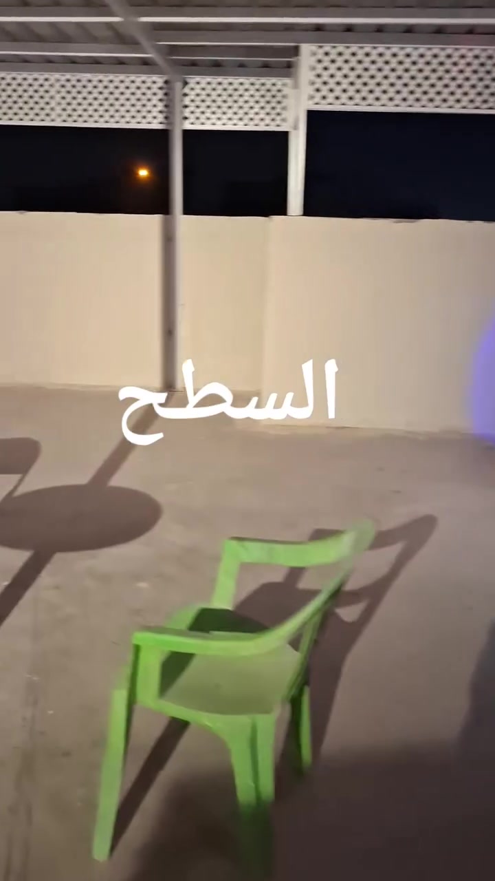 دار للبيع طابو صرف المساحه 125 متر  الطابق الارضي غرفه وصاله ومطبخ وديوان وصحيات خارج وداخل  الحوش چبير،، الطابق الثاني غرفتين سويت كل غرفه بيهه حمام،،  صاله چبيره  بس الطابق الثاني بي نقص لباخ وكهرباء وسيراميك  ،، السطح كامل ماناقصه شي قمريه على كبر البيت  البيت كله درجه اوله مصور من اول ما مشتغله لحد ما وصل لسقف  البيت بصف الركن على ساحه  الزبير حي الفداء مقابل شقق دور الضباط مدارس مستوصف قريبات  السعر 160 وقابل لتفاوض صاحب الدار***********
