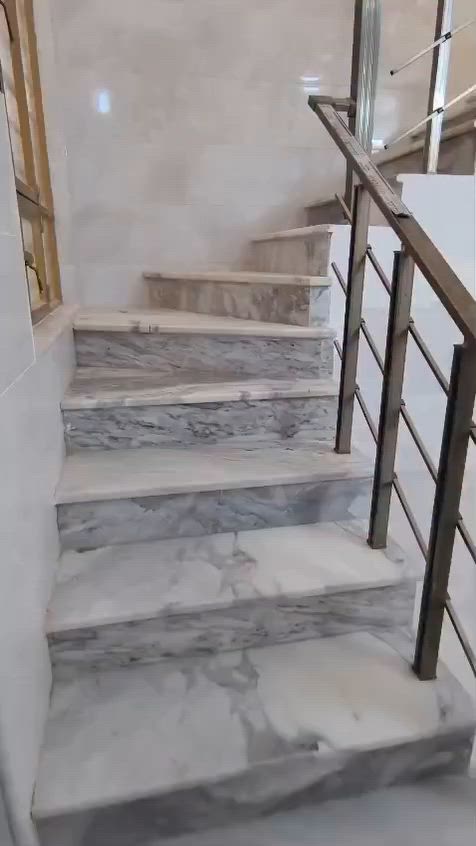 بيت 🏠 العمر 
المساحة الكلية 222, متر
5 غرف نوم 💤 
5 حمام 🛀 
كراج سيارة 🚗 
ال بيت 🏠 شغل جناي 
الموقع سامراء حي القادسية 
.للاستفسار يرجي الاتصال على الرقم المكتب الخاص *********** مكتب 🏢وطن للعقار@

