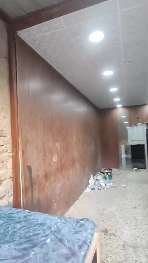 محل لإيجار في منطقه الكاظمية كامل ديكور وكهربائيات وقمريه ولجام الأمامي موجود بس ابو جام ينصبه  واجه 3 نزال 7 او اكثر محل واسع وبي مخزن جبير موضح بالفديو وشارع عام شارع تانكي الماء في الكاظمية كدام المحل مساحه جبيره مال رصيف يكفي سياره 500 ايجاره هاي التفاصيل كامله اخوان الي يريده يراسلني واتساب واتساب فقط اخوان ***********
