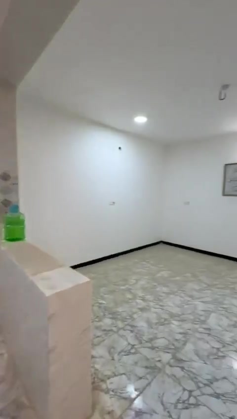 دار للبيع في مجمع الزهراء السكني 150متر طابق واحد غرفتين صاله استقبال مطبخ كراج حديقة شارع 15متر 
بياعه نقداً 130مليون سند حر اتصل على واتساب 
***********   ***********
