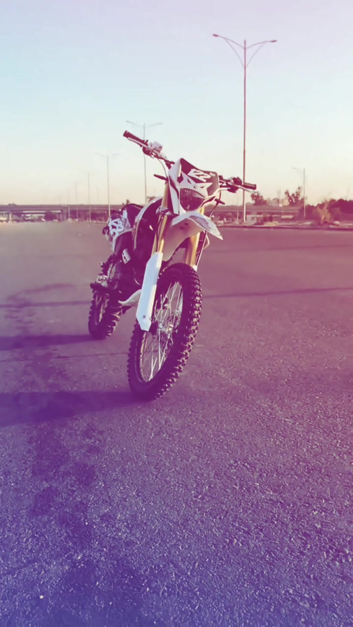 قفاز للبيع 
300 cc 
العنوان بغداد شعب لو ممحتاج مابيعها اكفلك مكينه و كير 
العداد  طافي لنو وكع عليه مي و خلاص 
السعر 1550 قفل ***********   جماعت ال1350 لا تتصل يروحي انت
