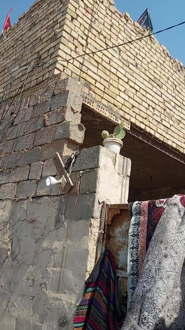 السلام عليكم بيت للبيع منطقه النهروان المساحه 100 متر مربعه يحتوي غرفتي النوم استقبال صالح حمام متواليت مشترك البيت زراعي الاتصال على الرقم***********
