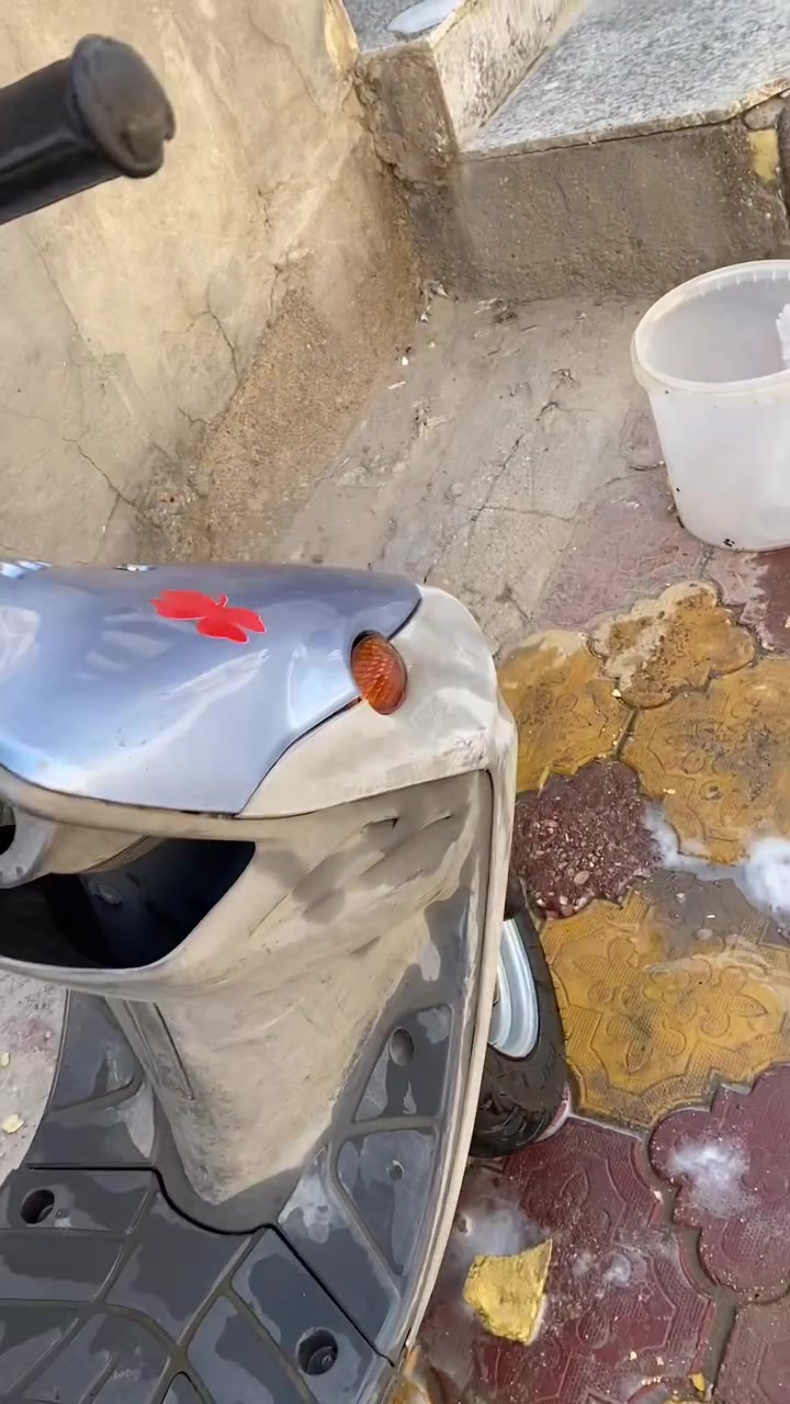 السلام عليكم دراجه البيع بيجي مفتوح مرا وحده لايت موجود السعر ٣٠٠ بيها مجال العنوان الناصريه السكان القديم يم مطعم حياوي (***********) سلف￼ وهندر
