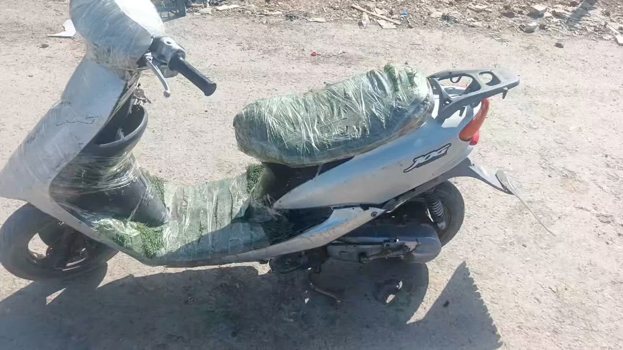 سلام عليكم 
 دراجه عصفوريه للبيع دراجه بيها (التاير بيه ملعب ولكابريته بيها خمده وجوزه عاطله) فقط دراجه المحرك مامفتوح نكره والله من الصبح نص نكره تشتقل محركها يخبل رايدها ب«150»وبيها مجال مكاني الشعله  /***********موجود واتساب
                                                •••••
