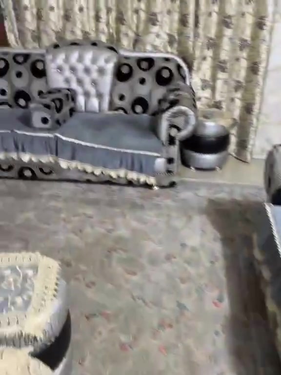 سلام عليكم ديوان ١٦ متر نظافه ٩٠٪ مع طبله كبيره و٤ صغار ولديوان الثاني ١٢ متر نظافه ٨٠٪ وكنتور ٤ ابواب وملحق نضيف مستعمل قليل السعر مليون و١٠٠ وبيهن مجال المكان بعقوبه خرنابات  ***********
