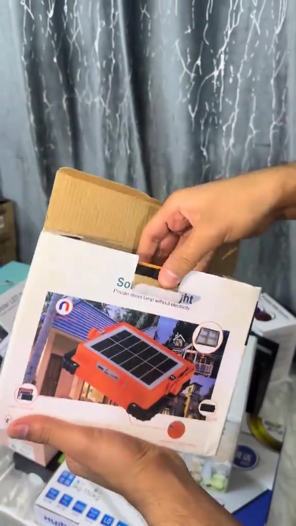 ️بلوجكتور متعدد الاستخدام 🛍️
.يعمل بالطاقة الشمسية.
.بطارية مدمجة عالية السعة.
.يدعم الشحن عبر منفذ USB.
. إضاءة LED قوية وواضحة.
. مقاوم للماء ومناسب للاستخدام الخارجي.
. أوضاع إضاءة بضغطة زر واحدة.
. حامل قابل للتعديل لتوجيه الإضاءة حسب الحاجة
للحجز للاستفسار واتساب ***********. ✅
#العراق #بلاجكتور #led #طاقه_شمسيه #لاضيعوها
