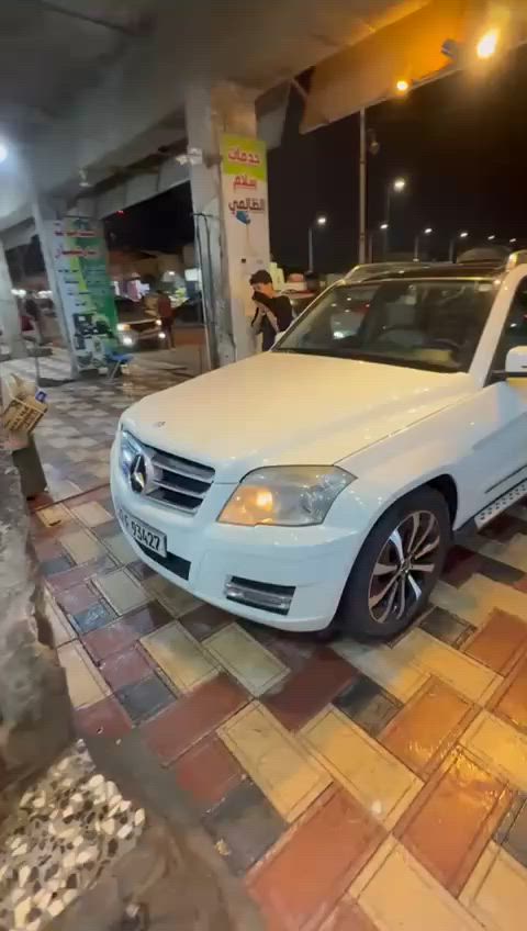 مارسيدس glk300 موديل ٢٠١١ ستة اسلندر رقم اربيل بيها رشتين صبغ اثر شخوط ترهم مراوس حسب القناعة سعرها ١٦٥ وبيها مجال 
اتصال على الرقم *********** وبيه واتساب.
