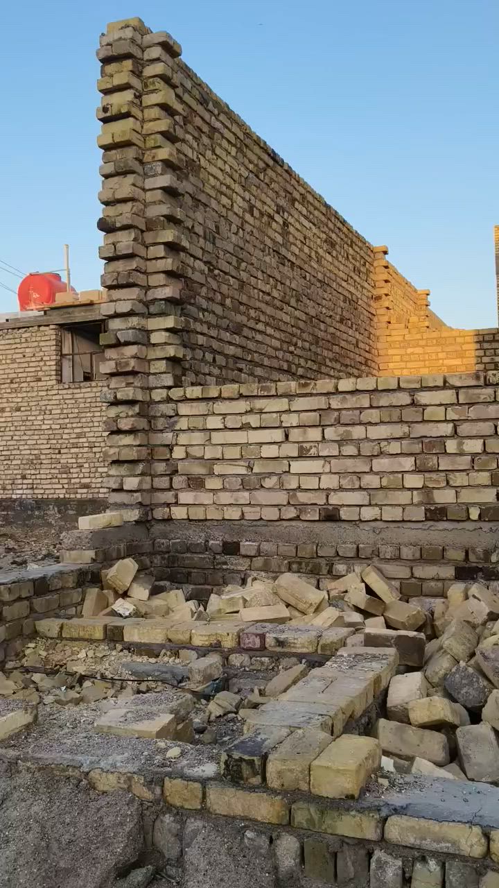 السلام عليكم هيكل للبيع العابره الأولى مساحة 125 ***********

