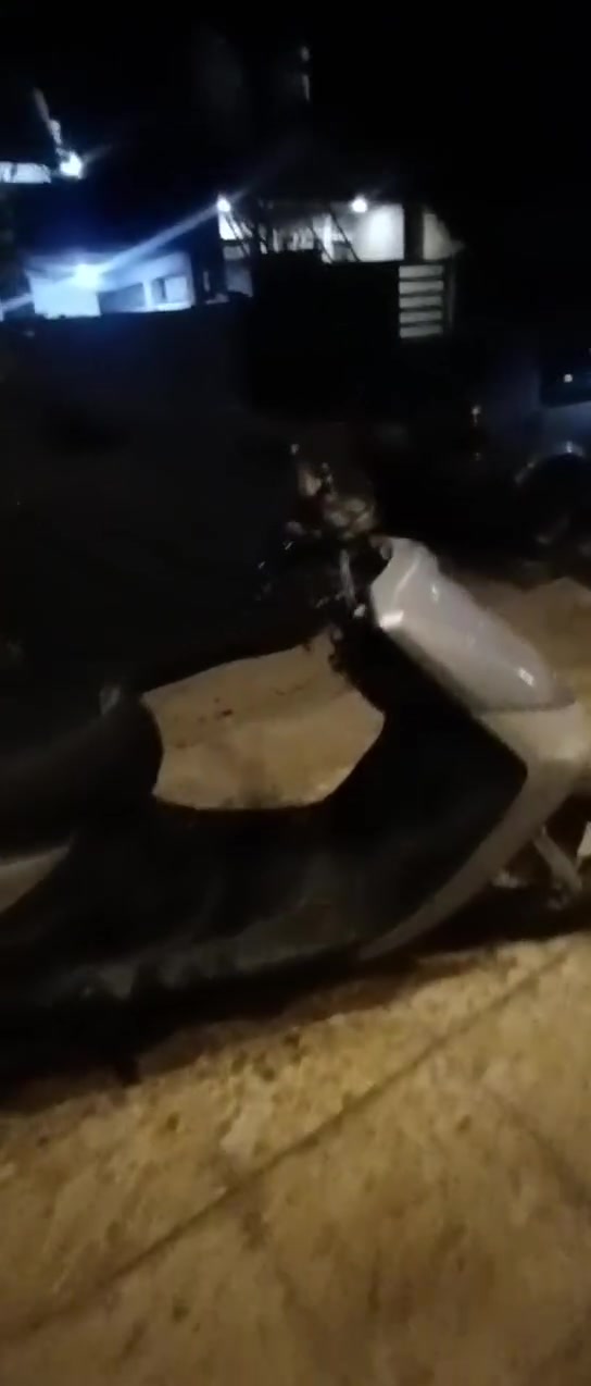 سلام عليكم ماكس قجمه للبيع دراجه كلشي ما بيه مكينه بلاديه برغي ممفتوح بيه جيب فيتر وتعال افحص كلجات جديده  دبلات جديده دراجه رايده ب٣٥٠قفل مكاني بغداد العامريه هاذه رقمي ***********
