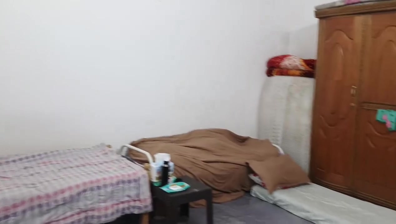 دار للبيع المساحه ١٠٠ متر مربع الواجهه ٨ متر والنزال ١٢ ونص متر يحتوي على صحيات خارجيه استقبال مطبخ غرفة نوم حمام داخلي وترك البناء بلوك السقف سندويج الارضية صبه العنوان جكوك خلف النهر مقابيل العماير وقف القادري السعر ٣٦ وبي مجال  الاتصال مع صاحب الدار
‭***********
دار للبيع المساحه ١٠٠ متر مربع الواجهه ٨ متر والنزال ١٢ ونص متر يحتوي على صحيات خارجيه استقبال مطبخ غرفة نوم حمام داخلي وترك البناء بلوك السقف سندويج الارضية صبه العنوان جكوك خلف النهر مقابيل العماير وقف القادري السعر ٣٦ وبي مجال  الاتصال مع صاحب الدار
