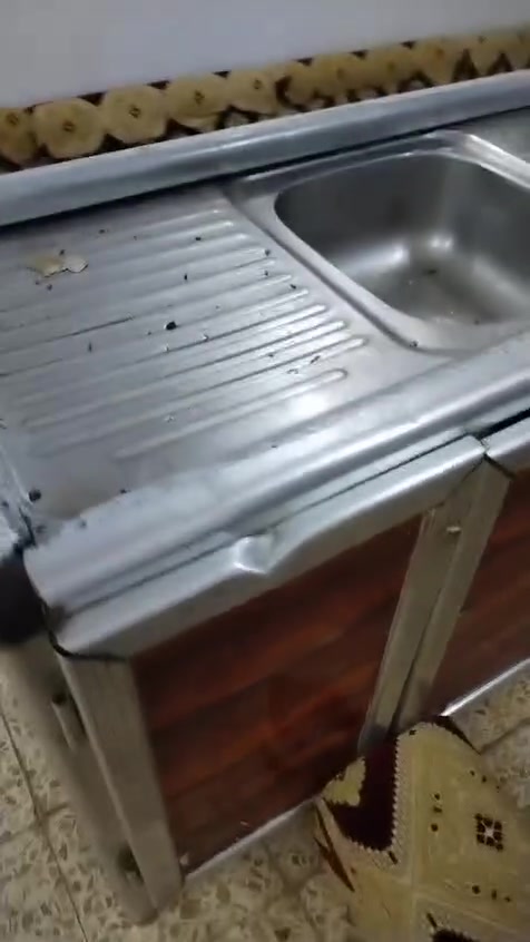 سلام عليكم كاونتر لبيع نضيف بس عوزه جرارات لبيع طول متر و90 غير سنك سعر 175 وبيه مجال ستفسار ***********
