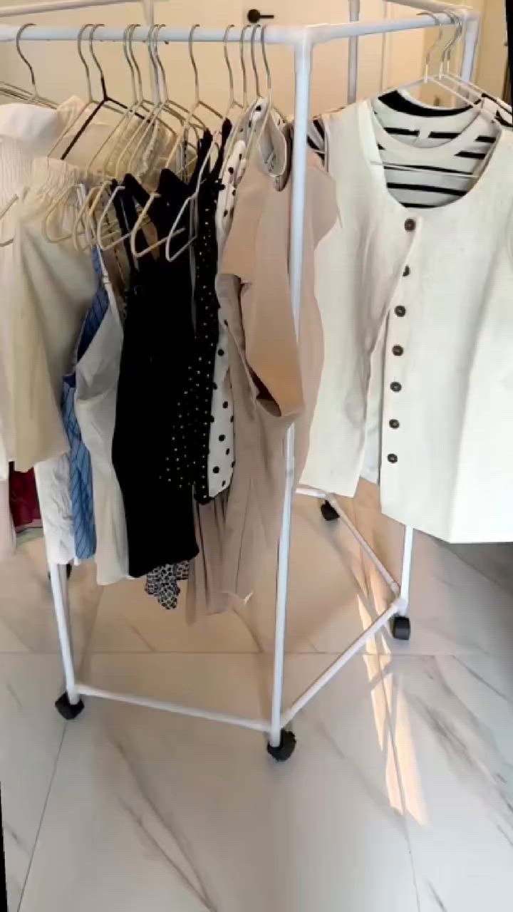 تعبت من فوضى الملابس وضيق المكان؟ 👕👗

ستاند ملابس دوّار 360° ينهي المشكلة من جذورها

سعة كبيرة رغم حجمه العملي ويوفّر المساحة

يتحرّك بسهولة بفضل العجلات السفلية

ثابت وقوي يتحمّل وزن عالي لملابس الشتاء

مناسب للبيت والمحلات وغرف الملابس

تنظيم أنيق ✨ وحل ذكي لكل بيت
 سعر المنتج 20,000
والتوصيل مجاني لجميع المحافظات

#ريلز #فيسبوك #اكسبلور #مشاهدات #ترند #viral #reels #reelsvideo #fbreels #viralvideo


**إذا كنت صاحب هذا الإعلان وتريد حذفه لأي سبب، رجاءا أرسل رسالة إلى الدعم الفني**