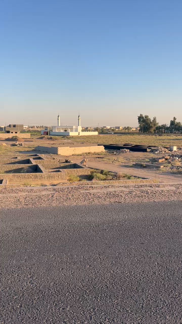 قطعه ارض للبيع مساحه 200متر موقعها تعبر الجسر الي مقابيل محطه الرماح الي ع شارع 60 تبعد عن شارع 60 دقيقتين لستفسار اتصل ع هذا الرقم ***********