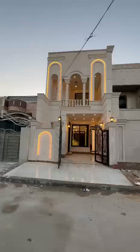 🏡 فرصة مميزة للسكن والاستثمار في قلب زيونة 🏡
للبيع بيت حديث البناء (زيرو) بتصميم عصري وتشطيبات راقية، جاهز للسكن فوراً

📍 الموقع: زيونة – محلة 710 

📍 موقع هادئ ومميز قريب من الخدمات الرئيسية.

🔹 مساحة الأرض: 150 م² 🔹 الواجهة: 5 متر 

🔹 شارع عريض مع رصيف واسع

 🔹 طابقان بتوزيع عملي ومريح للعائلة

الطابق الأرضي: ✅ كراج سيارة ✅ حديقة أمامية ✅ مدخلان ✅ استقبال أنيق ✅ صالة واسعة ✅ غرفة نوم ✅ مطبخ ✅ حمام وخدمات

الطابق الثاني: ✅ غرفة نوم ماستر مع بلكونة ✅ غرفتا نوم إضافيتان ✅ حمام

✨ تصميم حديث واستغلال ممتاز للمساحات

 ✨ بناء جديد بالكامل (زيرو)

 ✨ جاهز للسكن دون أي مصاريف إضافية

📞 للاستفسار : ***********
🔑 بيت يجمع بين الموقع المميز، الحداثة، والراحة... فرصة لا تُفوّت.
