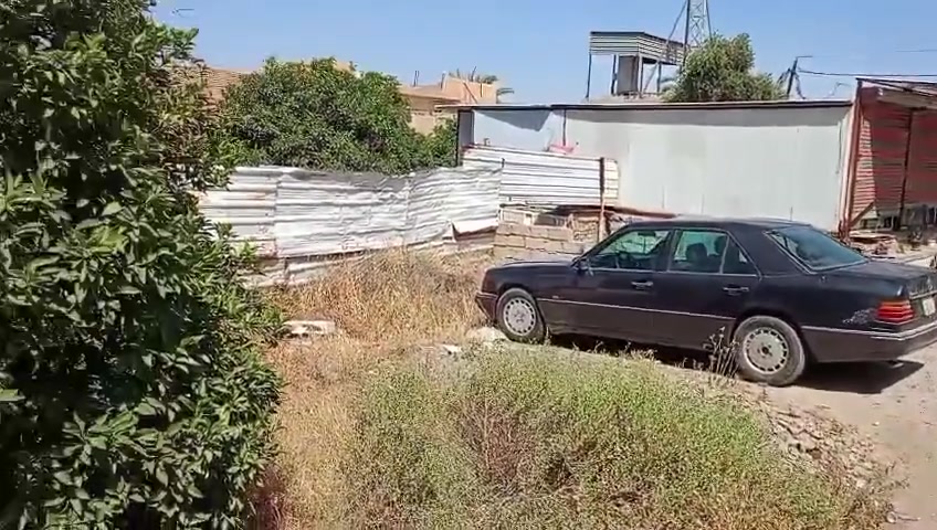 السلام عليكم دونم واجهيه 24 والنزال 100م
علشط العرض 14 تصير شلون القيناس 
بيها بيتين شارع وشط سعر 600 
وقف سني سكني وليس زرعي للاستفسار اتصال عله الرقم *********** وبي واتس أب
