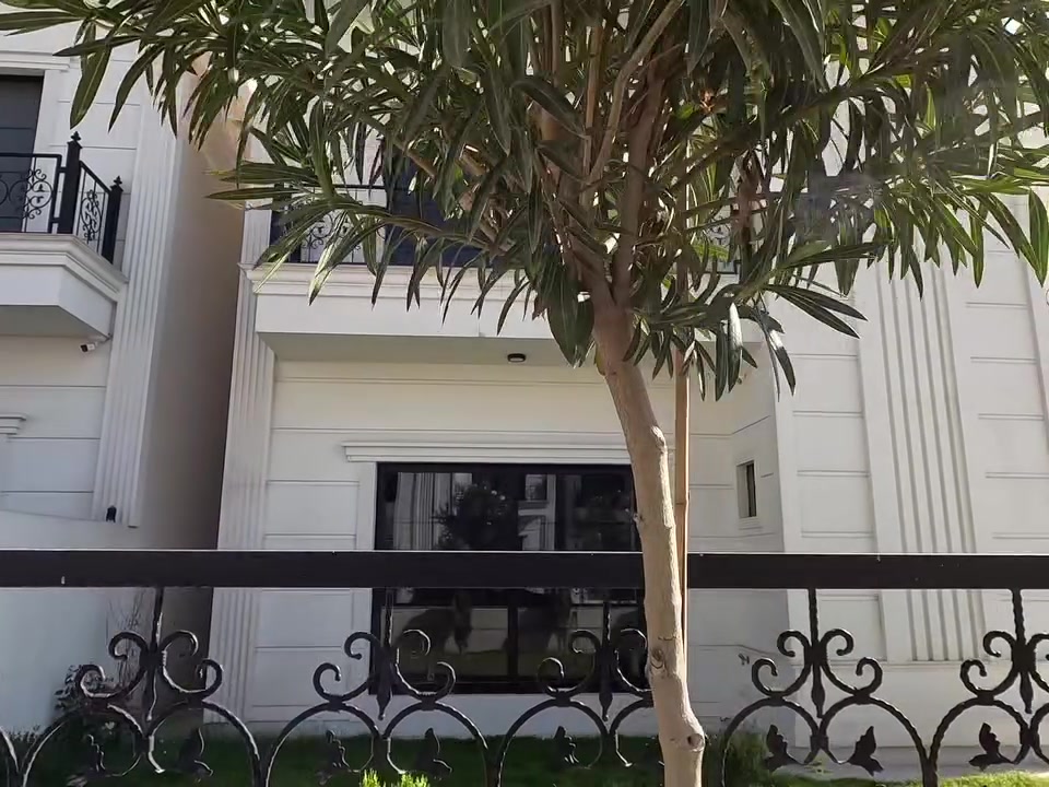 ■  قرية ● أرام 2 ● في اربيل
■ 🏠 منزل للبيع ركن جنب الحديقه
■ صفر استلام مباشر مساحه 286 متر 
■ المنزل مجهز بنظام التبريد والتدفئه 
■ الموقع طريق 120م قرب القريه الايطاليه 2
■ للإستفسار  *********** / ***********
■ تفاصيل المنزل داخل الفيديو ⬇️
