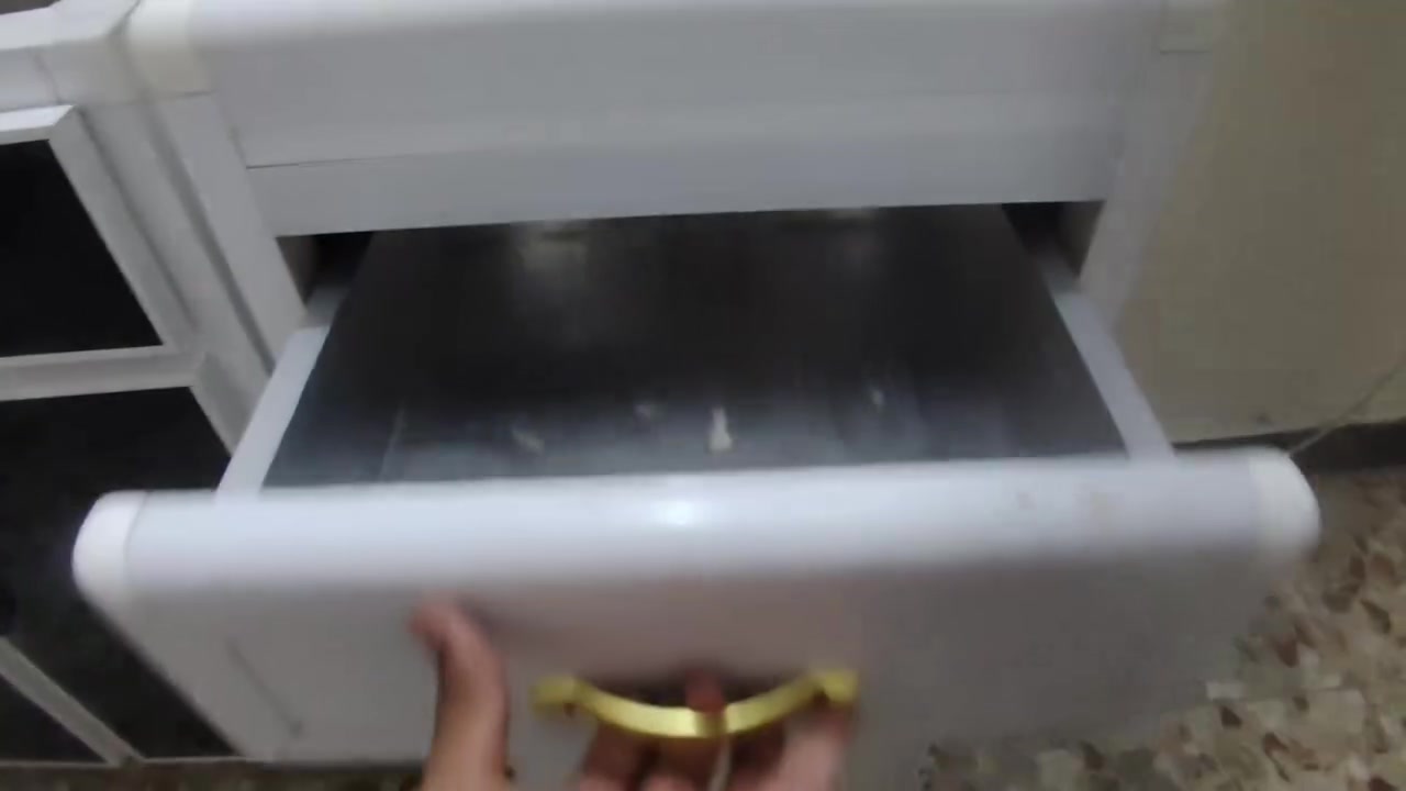 السلام عليكم للبيع المنيوم ثنينهن ب٨٠ المكان الشعب ***********
