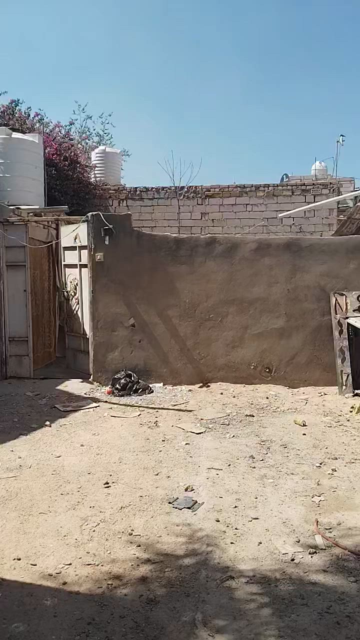 بيت للبيع مساحته 130م مكان شارع الزوار قرب اسواق مبارك ***********
