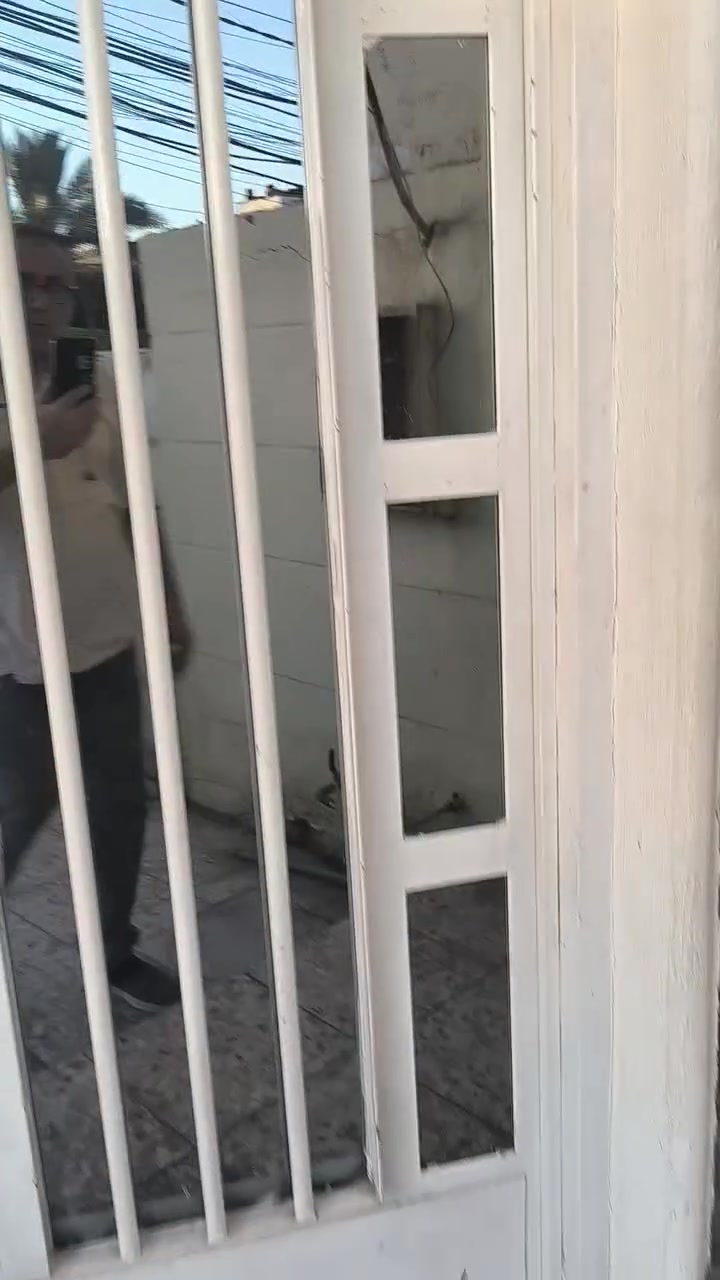 بيت الايجار حي الجامعه شارع عريض طابقين مدخلين كلشي موضح بالفديو الاستفسار ***********
