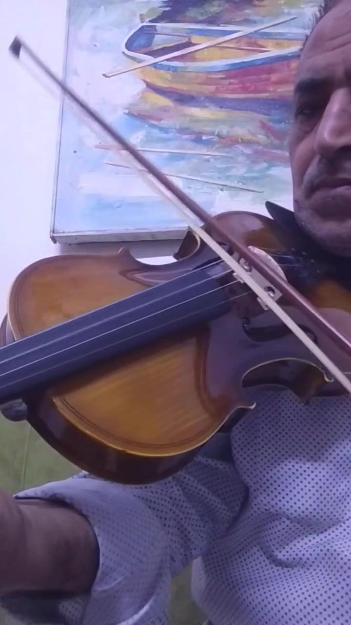 كمان خشب حجم 4/4 خاص للعازفين كامل الاكسسوارات في بغداد ب 150 الف ***********
