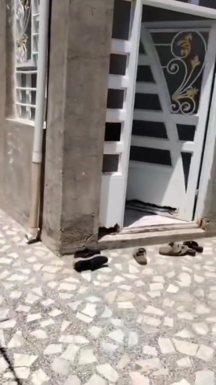 دار 🏠 للبيع 
المساحة /220 متر
غرفة عدد /2
استقبال كبير 
صالة كبيرة
مطبخ حار وبارد
مكشوفة عدد /3
صحيات داخلية وخارجية

العنوان النجف الاشرف / حي العسكري / قرب جامع الحسن العسكري عليه السلام قرب السوق القديم
منطقة ال 4000

للأستفسار الاتصال على الرقم 

***********
مكتب الدكعبي للعقار في النجف
