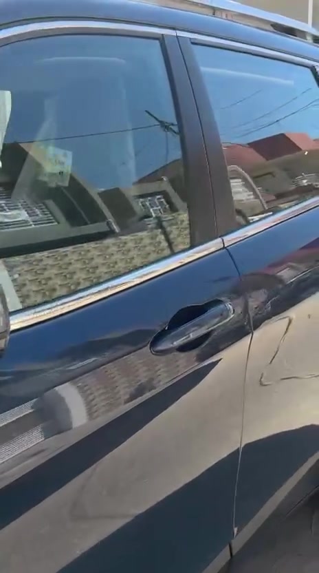 للبيع  - Jeep Cherokee بزون امريكي
2021 
محرك 3.2 L 
6v سلندر
Latitude Lux
لون : نيلي 
الرقم : اربيل جديد
الحادث : 
جاملخ سايق امامي وربع بنيد بأمريكا
جاملخ الصدر انشخط وانصبغ بالعراق
المواصفات : 
مواصفات فول عدى الفتحة 
تحكمات ستيرن 
تحكمات كشن كهرباء سايق وصدر 
تدفئة ستيرن
تدفئة كشن سايق - صدر 
تبريد امامي وخلفي
تبريد 8 درجات
4 وضعيات قياده ( اوتو ، سبورت ، رمال ، جليد ) 
4x4 دفع رباعي 
كير 9 نمر
صندوك كهرباء 
بصمه تشغيل عن بعد 
لايتات زنون امامي بلادي 
اناره LED نهاري - ليلي 
رادار امامي مانع تصادم
رادار خلفي اوتو ستوب وكامره خلفيه
رادار جوانب بالمري 
هيتر مانع ضباب مري وامام وخلف
دواخل لون واحد اسود 
محرك - كير مكفول 
سيارة مرتبه وماعايزه شي ابد 

السعر : 15,500$
مكانها النجف.

***********
***********
