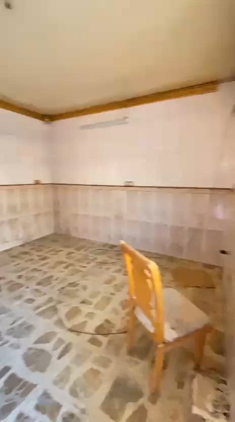 مشتمل للايجار طابقين الارضي استقبال ومطبخ وغرفة نوم وخدمات العلوي ثلاث غرف نوم ثالثه سندويج سطحين العنوان حي التراث شارع الشبكه الاتصال على الرقم ***********بي واتساب وماسنجر
