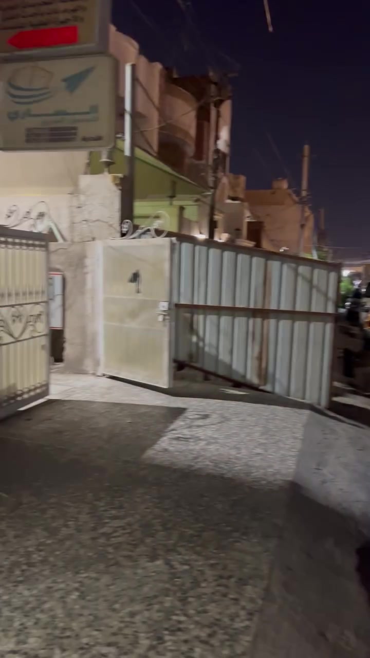 السلام عليكم
محل للايجار 
محل كبير بمساحة ٦٠ متر في شارع فلسطين حي الكيلاني مقابل مستشفى الجمله العصبيه كذلك مقابل محكمه استئناف الرصافه شارع جامع الطيب  يصلح ( صيدليه او مكتب محاماه او عياده ) . 

🩸سعر الايجار الشهري مليون دينار 

للاستفسار التواصل على الرقم ادناه : 

***********
