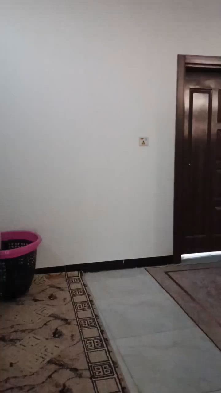 عماره تجاريه 🔔🟥🟥 3 طوابق المساحه 125م الطابق الاول محلات وطابقين شقتين بناء حديث ومرتب مقابيل السوق الشعبي يم الصوره حي الغدير للاستفسار اكثر على الرقم ***********🔔🔔
