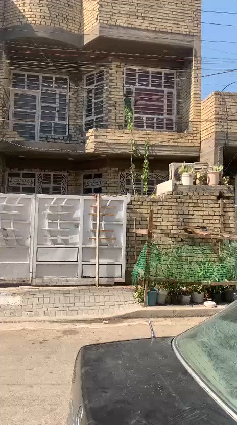 البيت للبيع في الرئاسه شارع عشرين قرب مدرسة سلام الكناني مساحته ١٠٠ متر الواجهه ٦ وربع لتواصل على الرقم ***********
