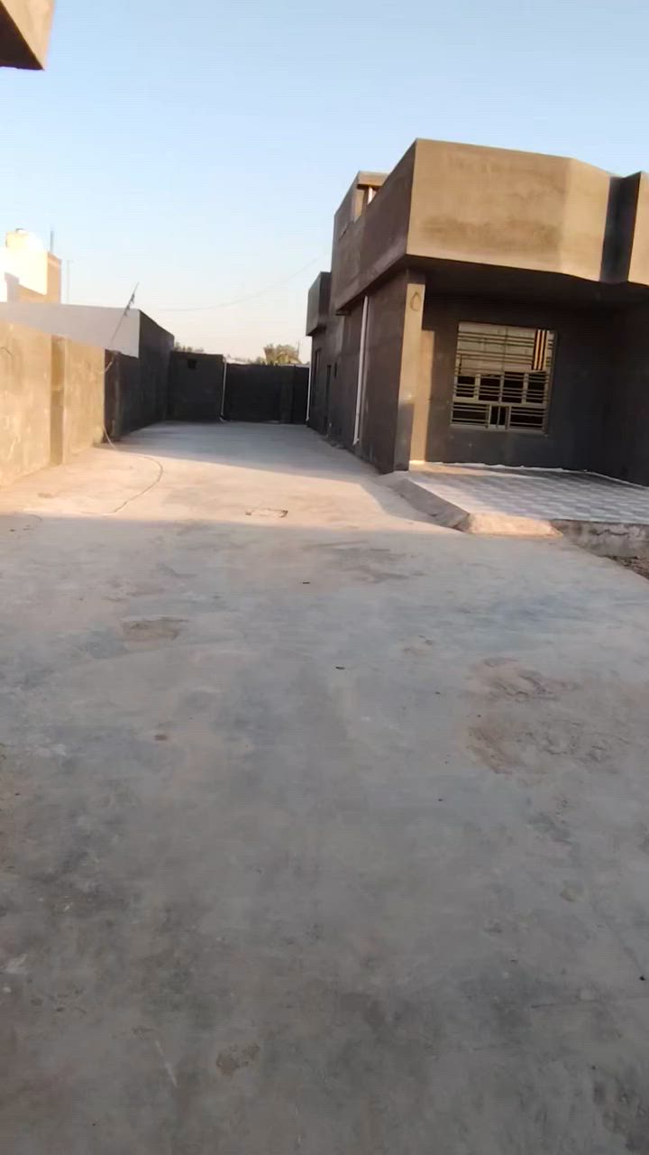 🏠👌 بيت جديد مساحة 650 متر ✅
تفاصيل البيت / بناء حديث يحتوي على غرفتين نوم و صالة واستقبال و مطبخ وصحيات خارجيه وحديقة جبيرة

خدمات ماء كهرباء تبليط مدارس منطقة متكاملة بل خدمات يعني فول

عرض شارع 12 متر   ___. وبعد عن شارع العام 300 م

المكان بغداد.  🌎 ؟ تقاطع النهروان 
اهلاً وسهلاً بكم مكتب بغداد للعقار
*********** /***********
