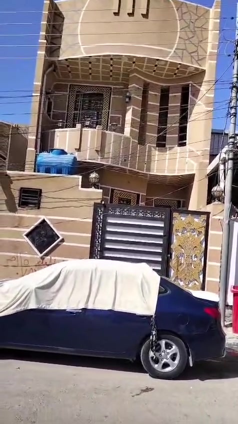 توجد دار سكنية للبيع مساحة 115م  كربلاء ملحق الفارس طابقين بناء حديث مدخلين يحتوي الطابق الأول غرفة نوم+استقبال+صاله+صحيات+ مطبخ ثلاث غرف نوم+صحيات للاستفسار الاتصال (***********)
