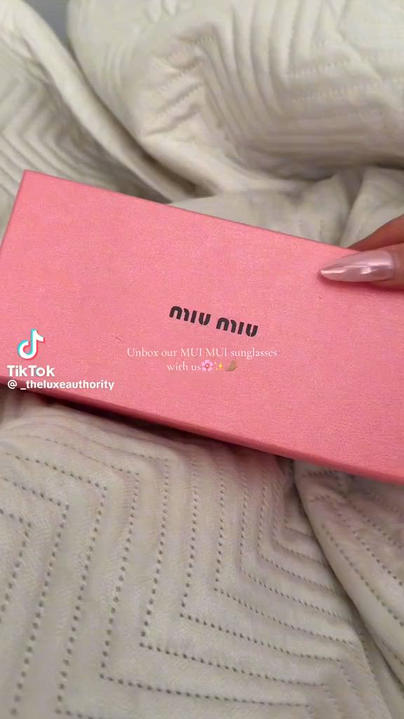 نظارات شمسية ماركة miu miu


**إذا كنت صاحب هذا الإعلان وتريد حذفه لأي سبب، رجاءا أرسل رسالة إلى الدعم الفني**