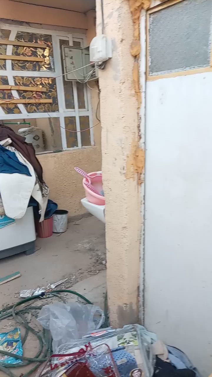 سلام عليكم
بيت ٧٠م لبيع في منطقه مشتل مجمع فدك قرب مجلس بلدي قرب صورة السيد بالفرع نهايته قرب المولدة متكون من غرفه نوم طرمة صغيره ترك مطبخ حمام خارجي السعر ٢٥ مليون بي مجال
رقم صاحب البيت ***********

