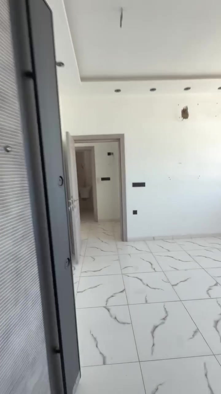 شقه طابق ثالث للإيجار غرفتين وصاله والمطبخ معزول عماره أبراج الغيث بالأخطل شارع الحديقه المصعد شغال ووطني وسحب إيجارها 550 قفل 
***********
