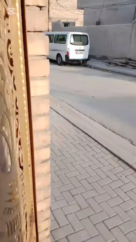 السلام عليكم
بيت للبيع بناء حديث في منطقه بداية حي سفير قرب كفائات مساحة 100متر وجهيته 7 نزار 14 يتكون من طابق واحد 
سعر 110 وبي مجال
للاستفسار:***********
