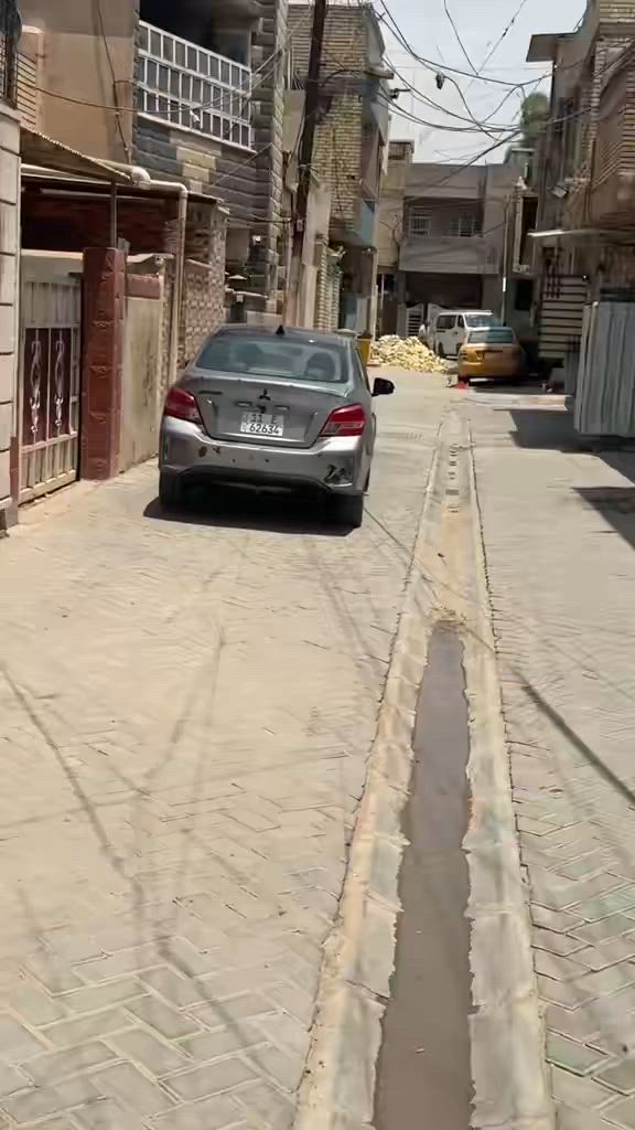 مشتمل للبيع مساحه 90 متر جبه 6 وربع متر الموقع بغداد الجديده قرب كراج النعيريه وخلف موكب عبدالله الرضيع يتكون من طرمه وهول ومنور وغرفه نوم وصحيات يعتبر قطعت ارض الاستفسار مكتب الحاج ابو سيف للعقار ***********
