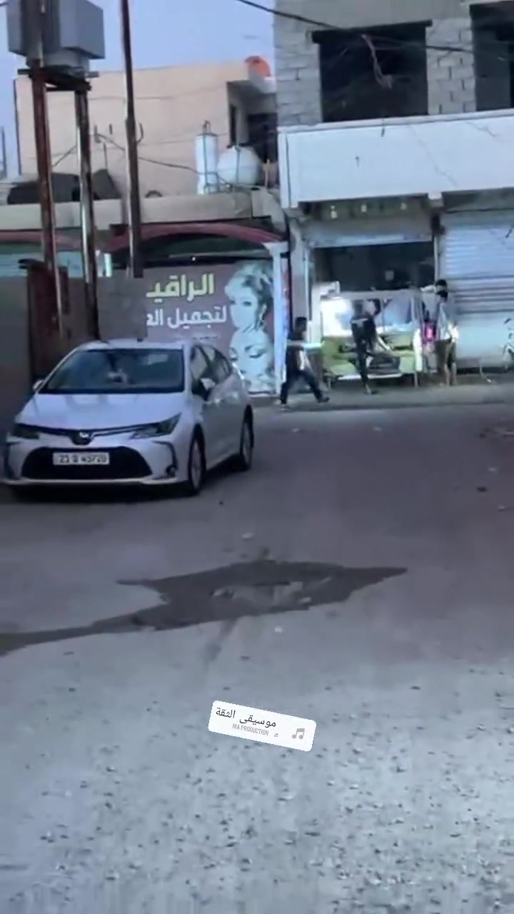 السلام عليكم بيت للبيع مساحه ١٠٠متر واجه ٦متر منطقه المراسمه ثاني بيت عن شارع مقابل صالون الراقيه لسعر ٨٥وبي مجال بسيط الاتصال ***********رامي رامي الفراجي للعقار
