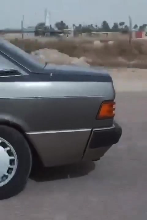 السلام عليكم مارسدس 190 طيارين موديل 1991سياره جاهزه من كلشي صبغ عام رقم بغداد انكليزي بسمي السياره محرك ابلادي 4 اسلندر مكاني بغداد الشراي يتصل ***********
