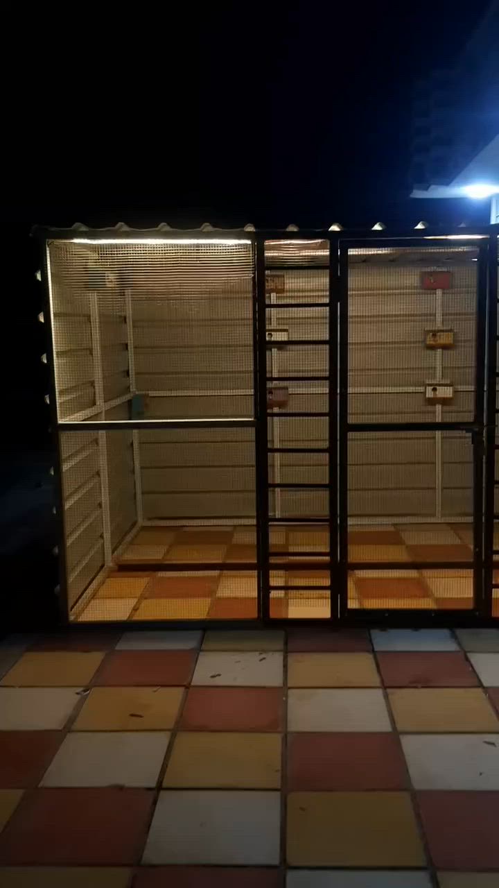 واجهه ٣ متر ونص نزال ٢ متر ونص ارتفاع ٢ متر مكان بابل ونشتغل جميع ابراج الحديد ديكورات حسب الطلب ***********
