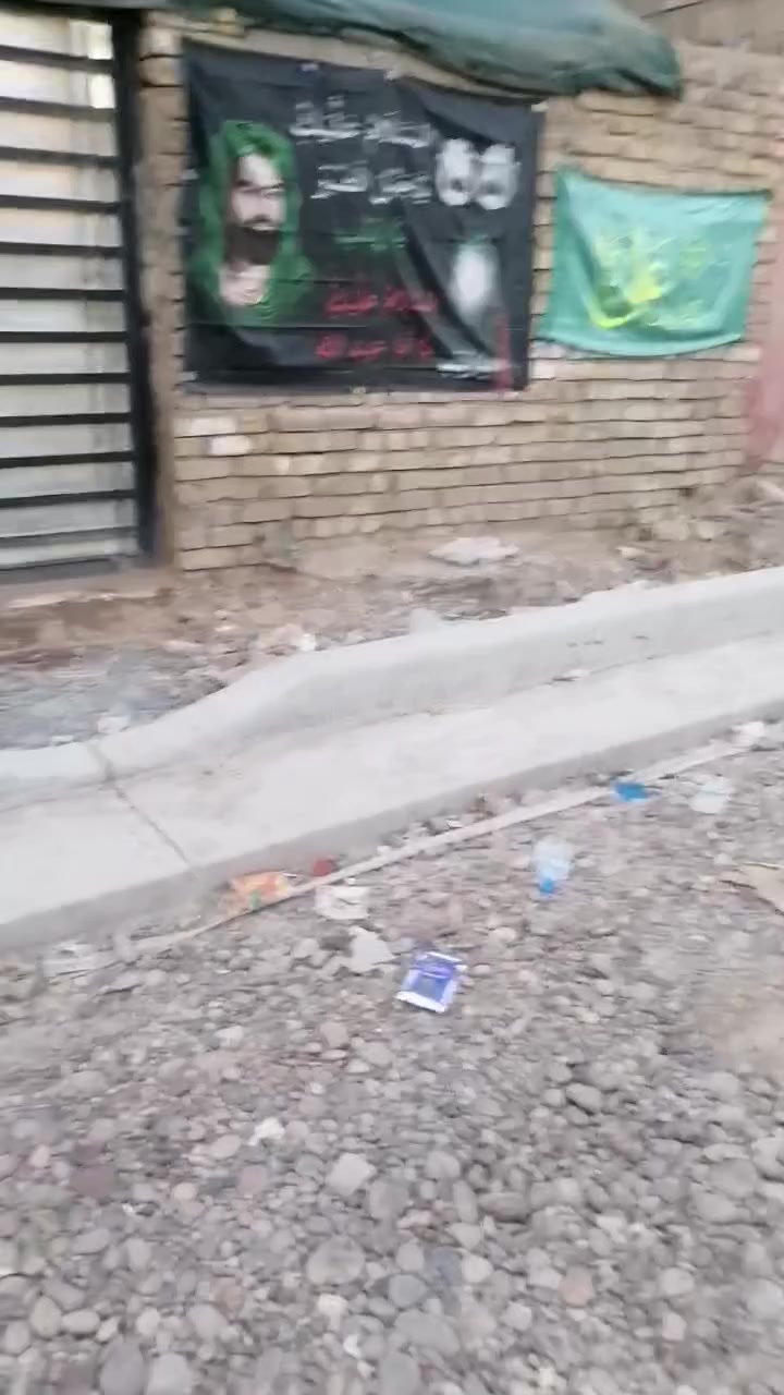 السلام عليكم بيت للبيع مساحه 100 متر نزل 20× 5 منطقه سبع قصور شارع ابو احمد بيت قبل ركن بي كافه الخدمات سند 25 يحتوي عله 4 غرف نوم مع استقبال ومطبخ وحولي وحمام وصحيات 2 لتواصل عله هذا رقم ***********
